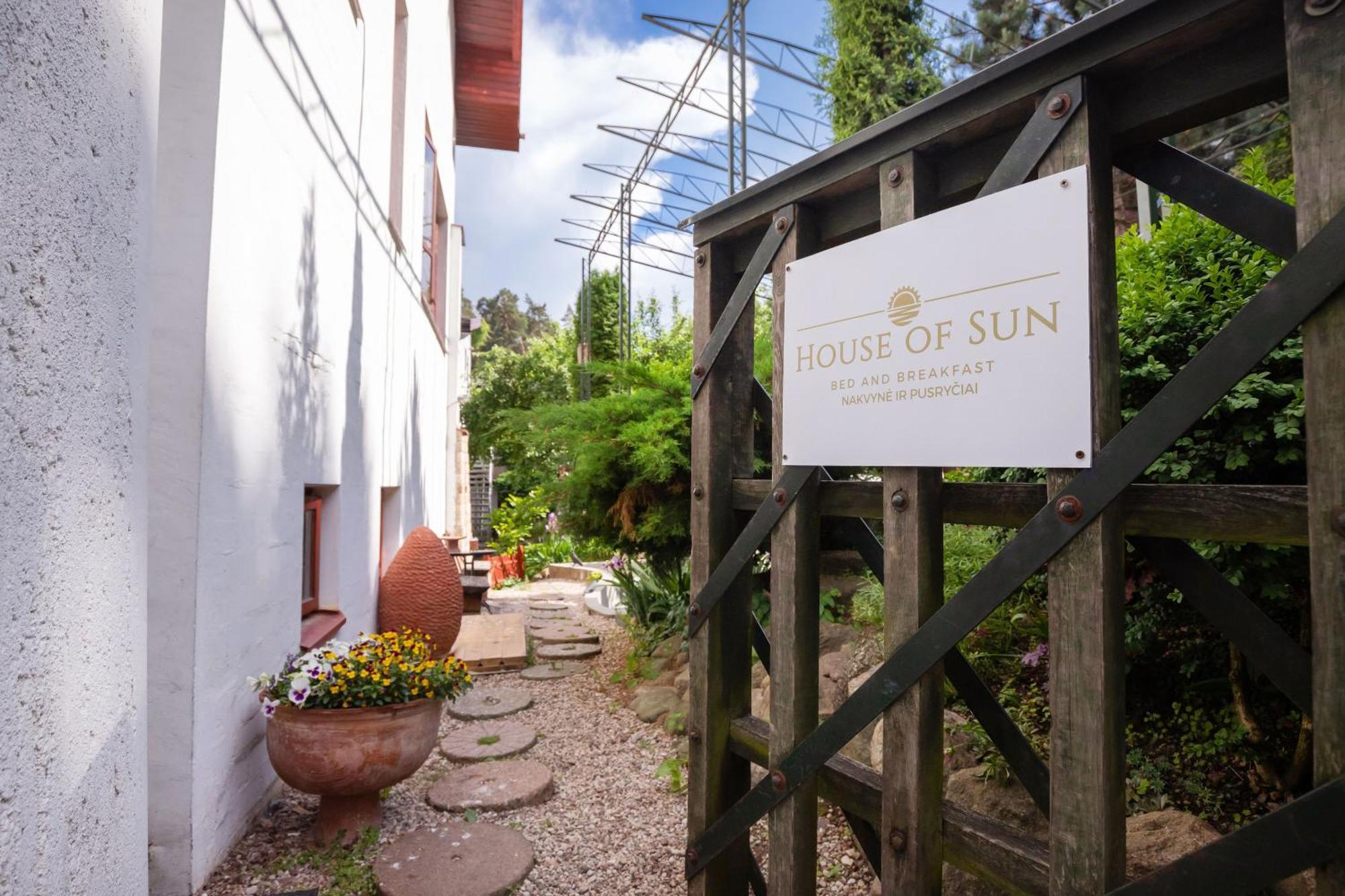 House Of Sun Bed & Breakfast วิลนีอุส ภายนอก รูปภาพ